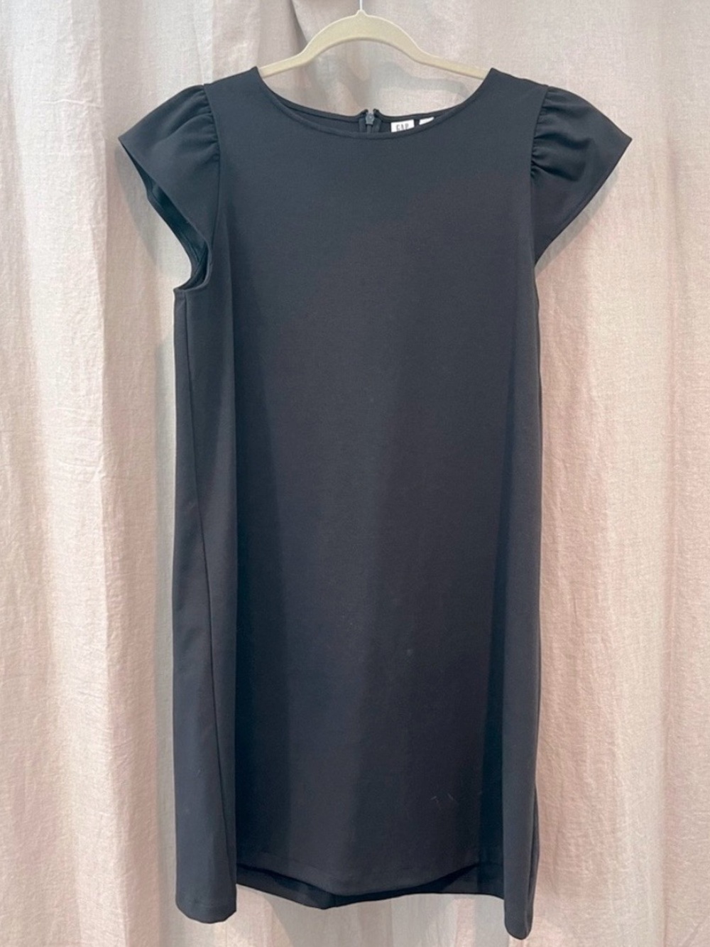 GAP Black Cap-Sleeve Shift Mini Dress